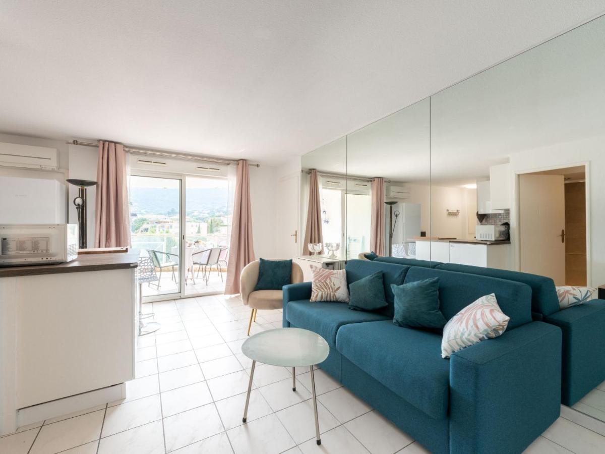Turquoise-10 By Interhome *
